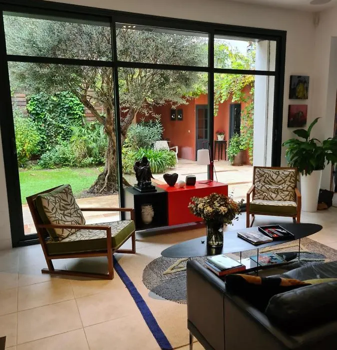 Suite indépendante avec 1 chambre et 1 bureau-1